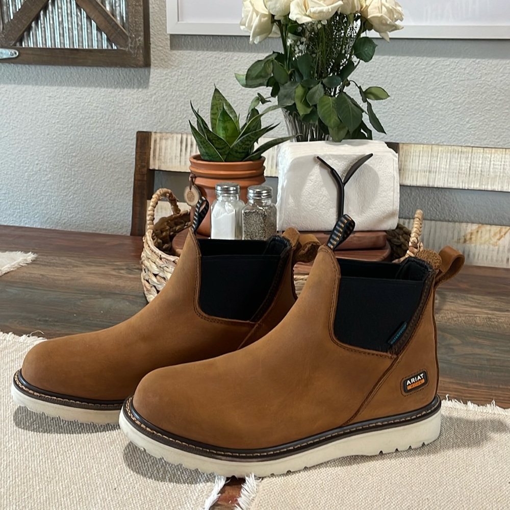 Women Ariat work boots